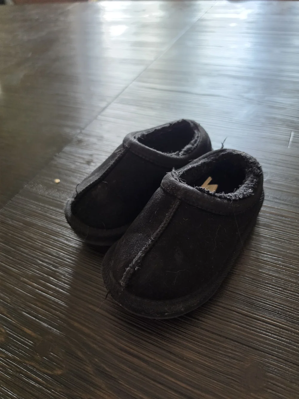 Kids Black Cozy Slip-On Slippers T6